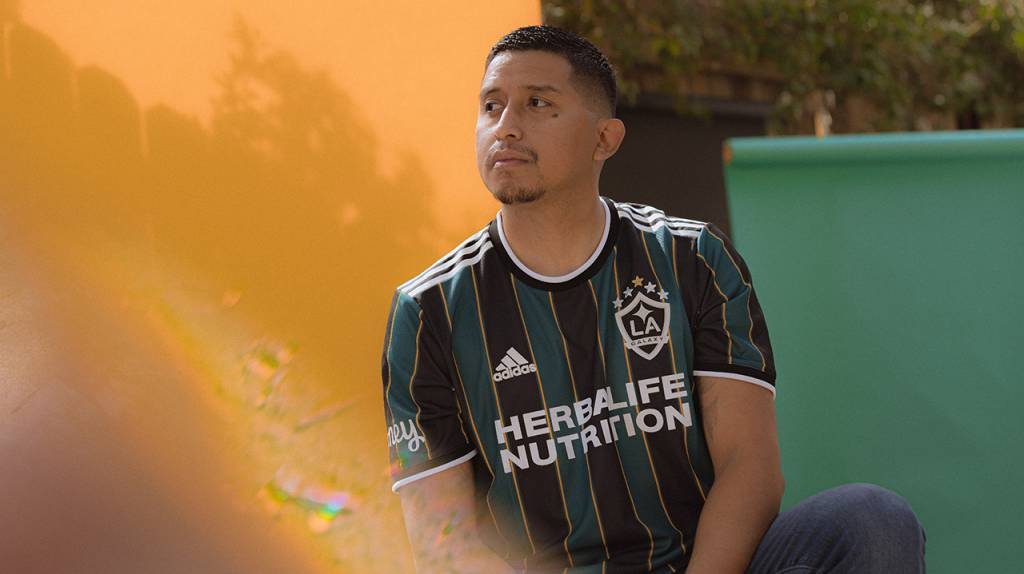 LA Galaxy: Jorge Campos, el supermodelo del nuevo uniforme