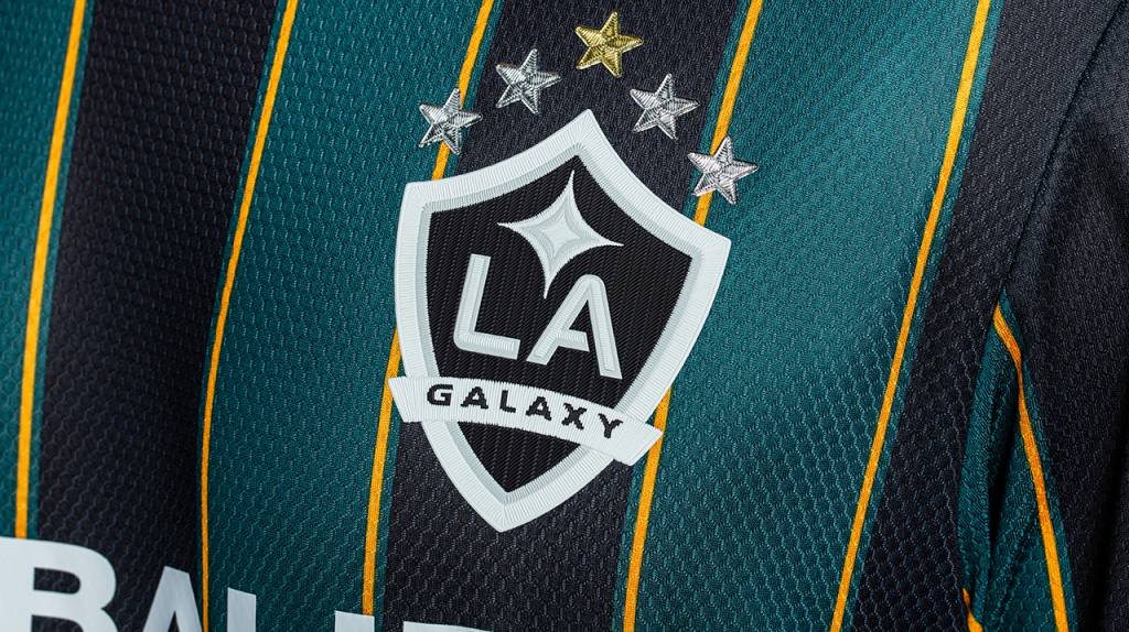 LA Galaxy: Jorge Campos, el supermodelo del nuevo uniforme