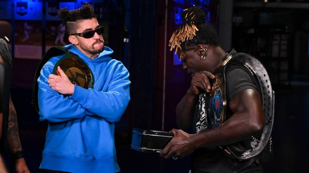 WWE: Bad Bunny le entregó el título 24/7 a R-Truth, pero le fue mal con The Miz