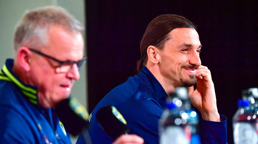 Futbol: Zlatan reaparece y va de las sonrisas a las lágrimas