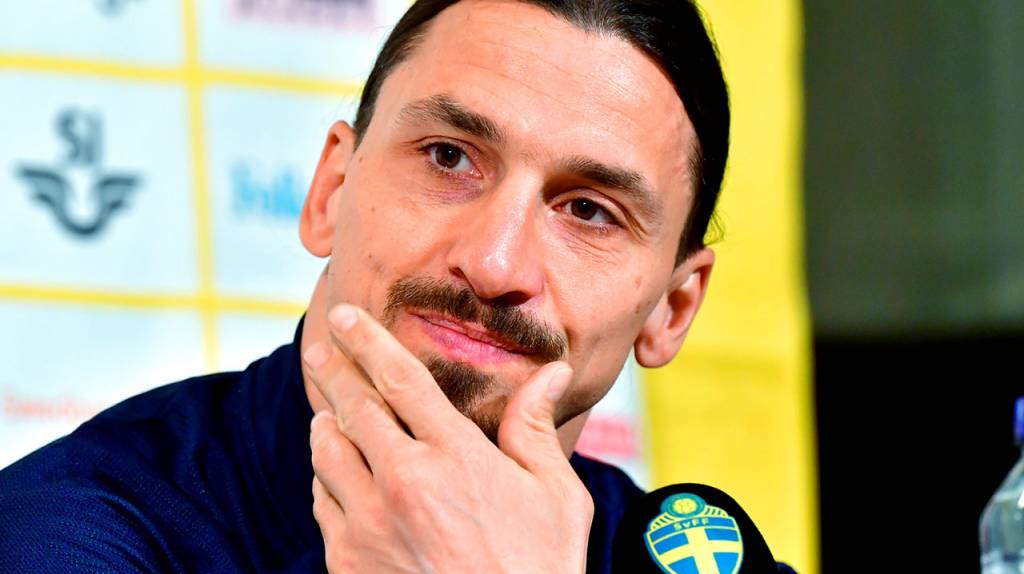 Futbol: Zlatan reaparece y va de las sonrisas a las lágrimas