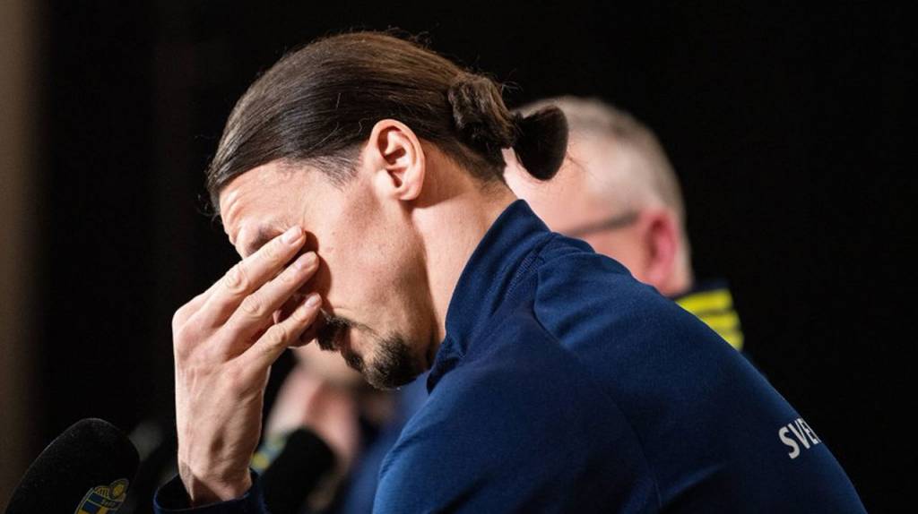 Futbol: Zlatan reaparece y va de las sonrisas a las lágrimas