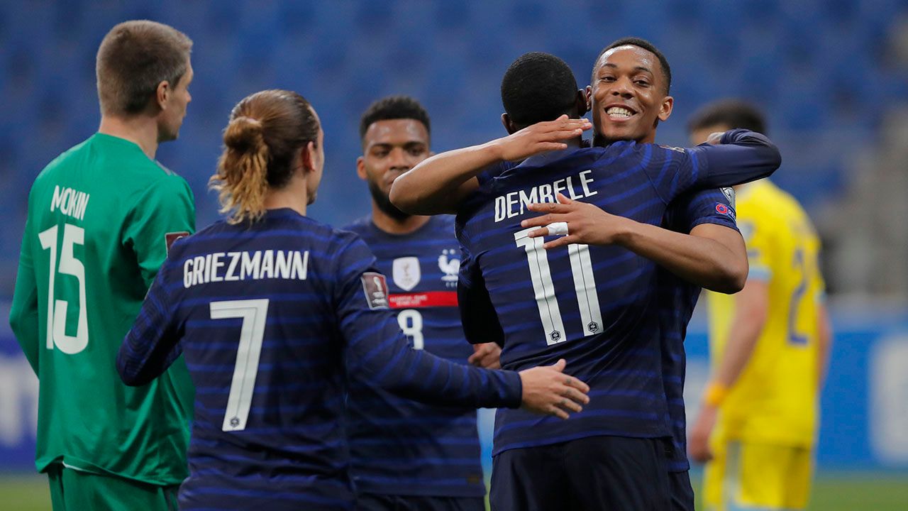 Francia toma el liderato; Dembélé se estrenó con la selección