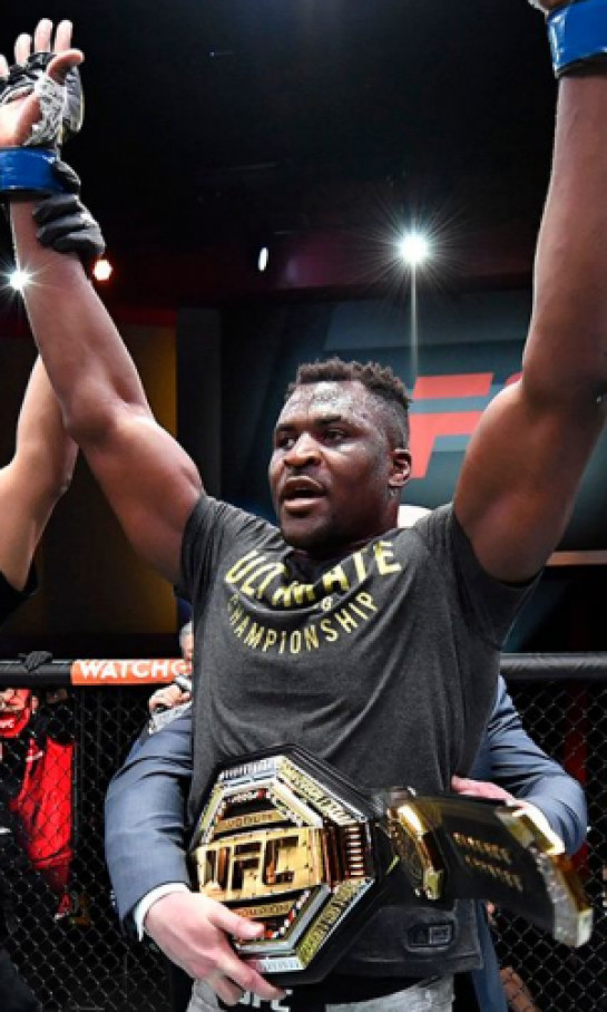 Con tremendo K.O., Francis Ngannou es nuevo campeón pesado de UFC