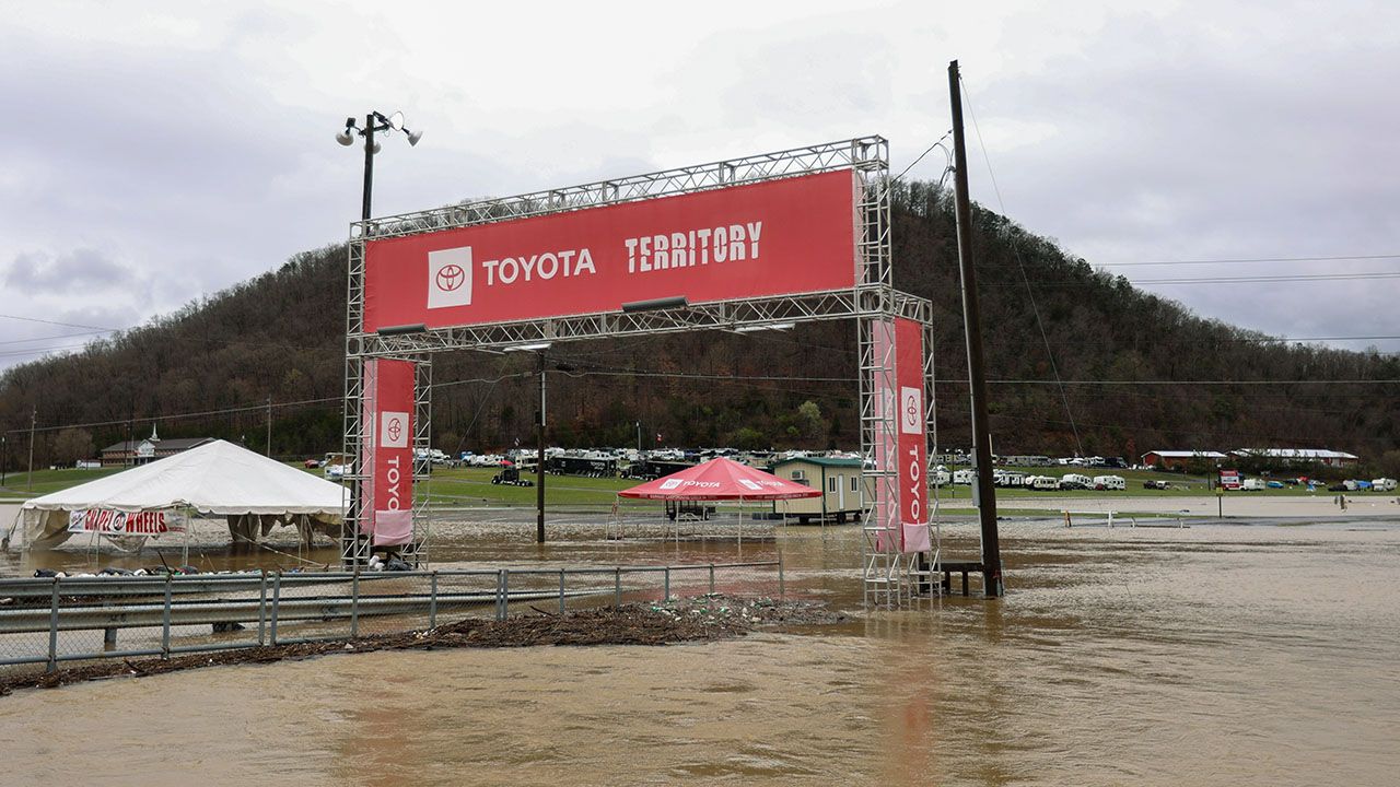 Una inundación pospuso la esperada 'Dirt Race' de NASCAR
