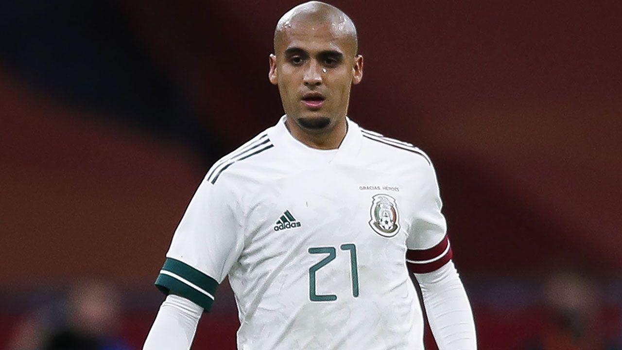 Luis Rodríguez, lateral