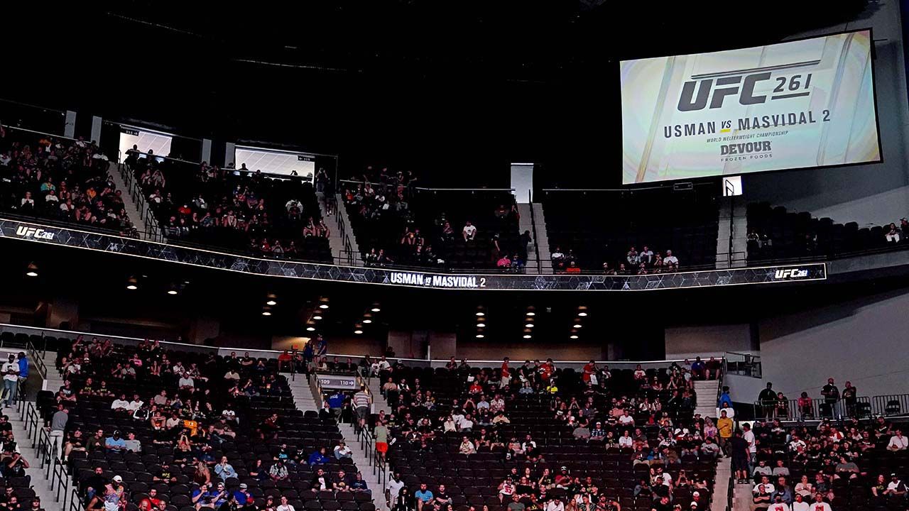 La intensidad de los fans regresó a las tribunas para UFC 261