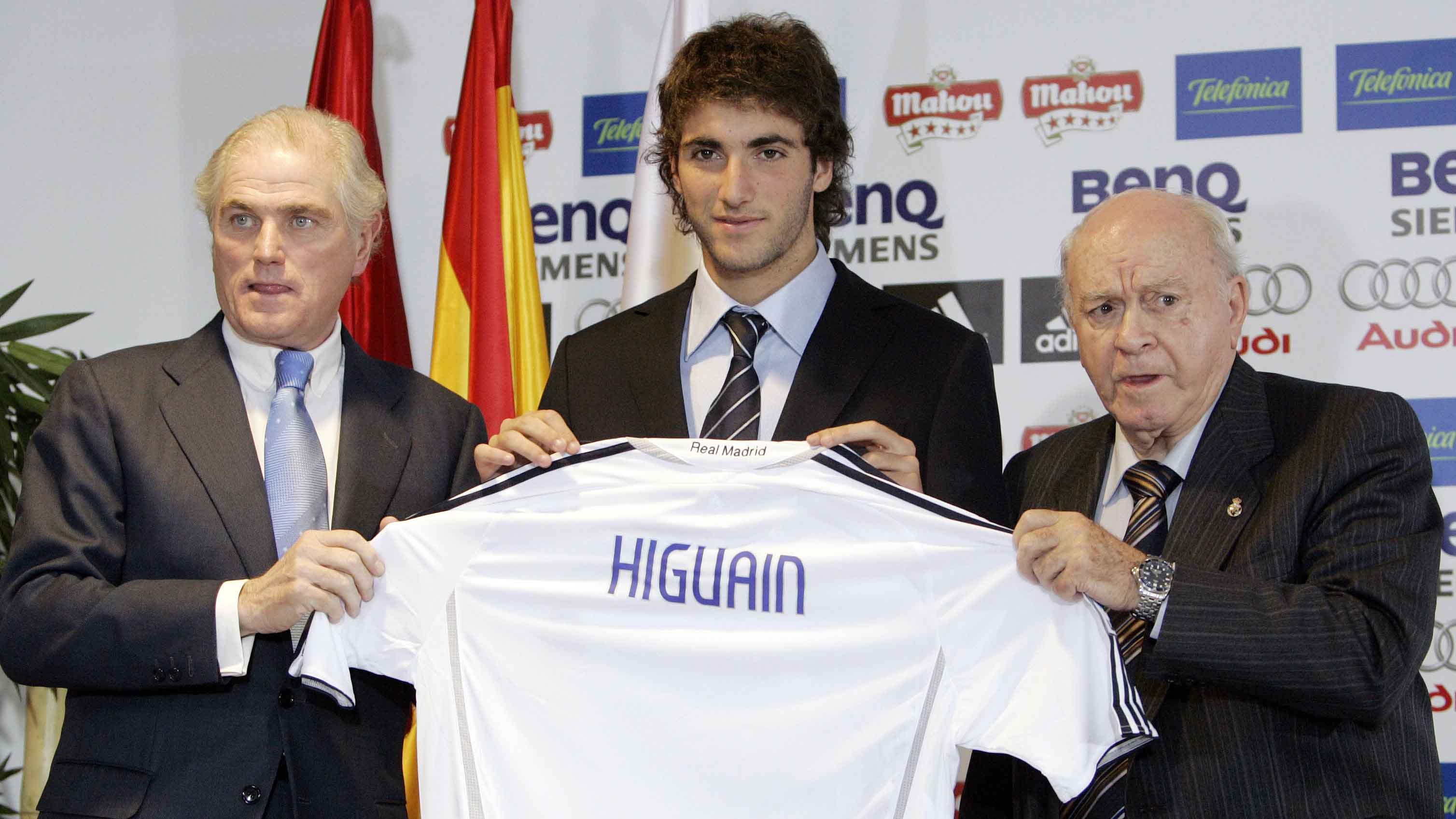 Ese primer año en Real Madrid yo no hablaba mucho. me quedaba obnubilado ante Beckham, Roberto Carlos, Casillas, Raúl, Cannavaro o Ronaldo… Yo tenía una vergüenza, ni abría la boca, ni iba a la camilla de masajes, nada.