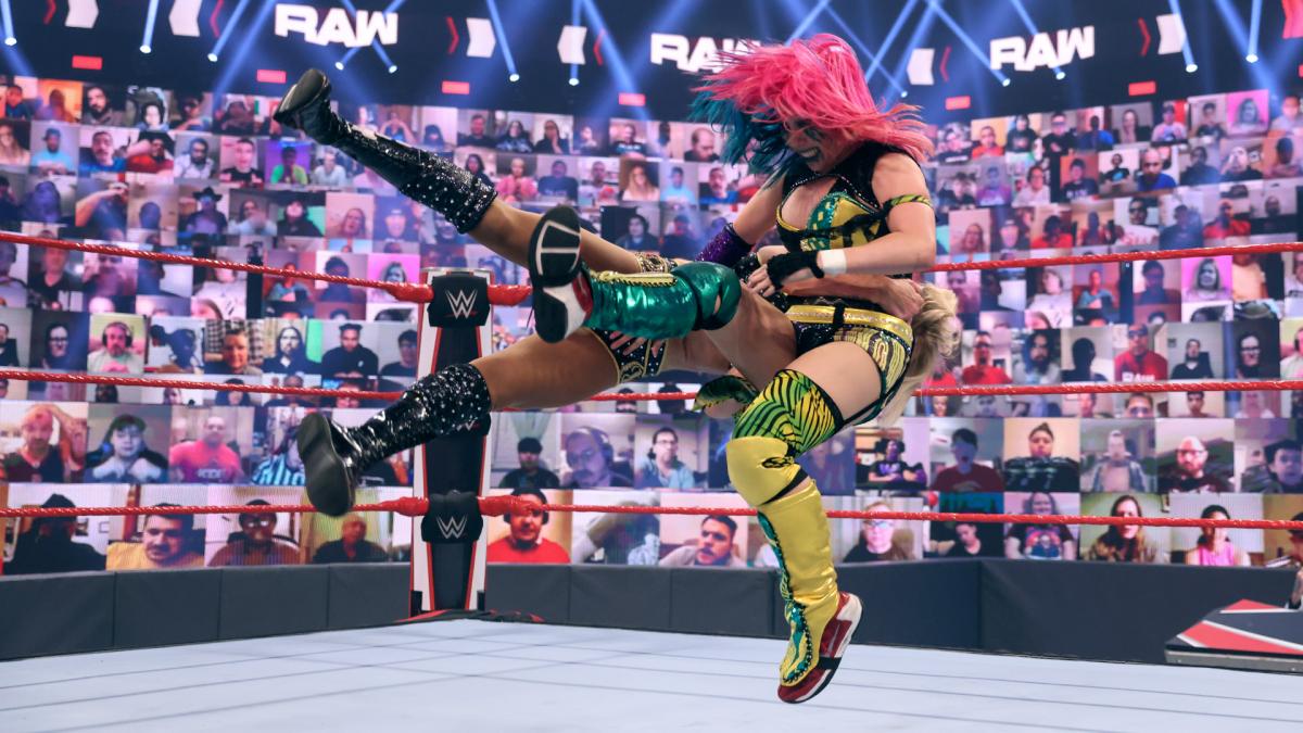 Charlotte Flair se desquició en RAW, ¿podrán controlarla?