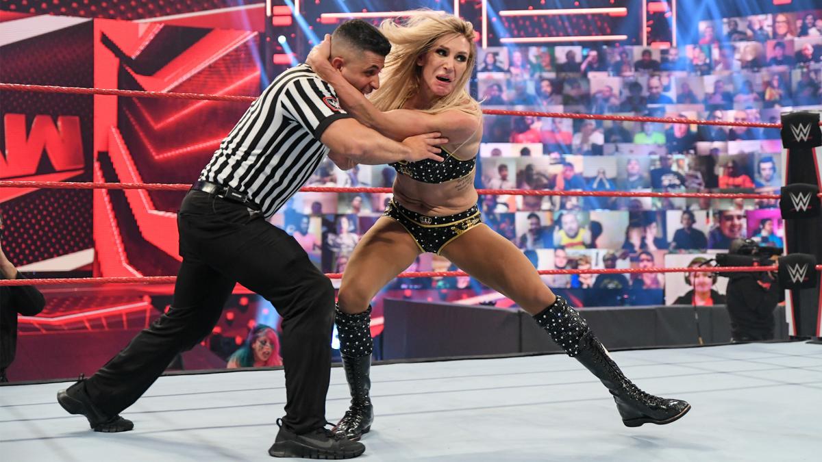 Charlotte Flair se desquició en RAW, ¿podrán controlarla?