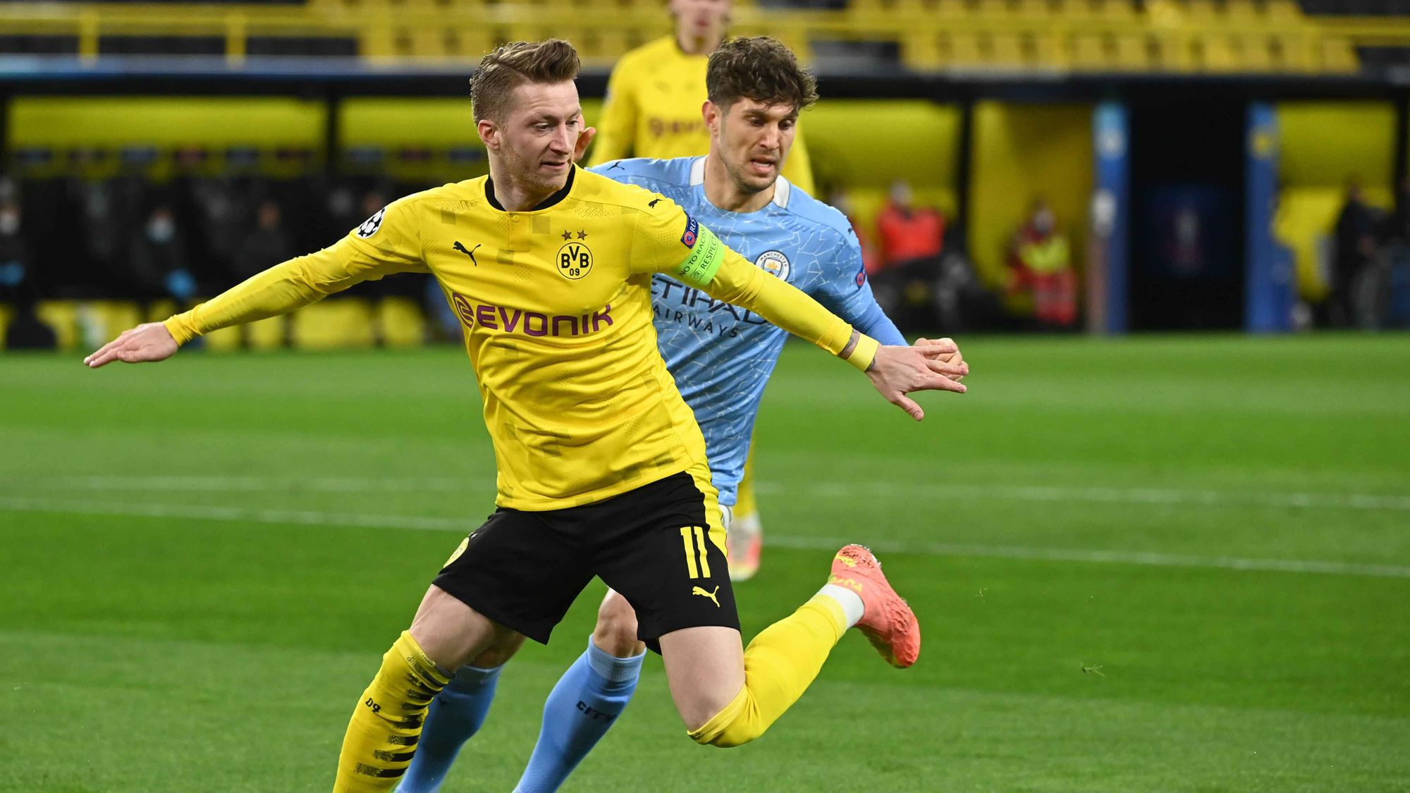 Borussia Dortmund cayó en la ida frente a Manchester City, pero tenía gol de visitante: 2-1.