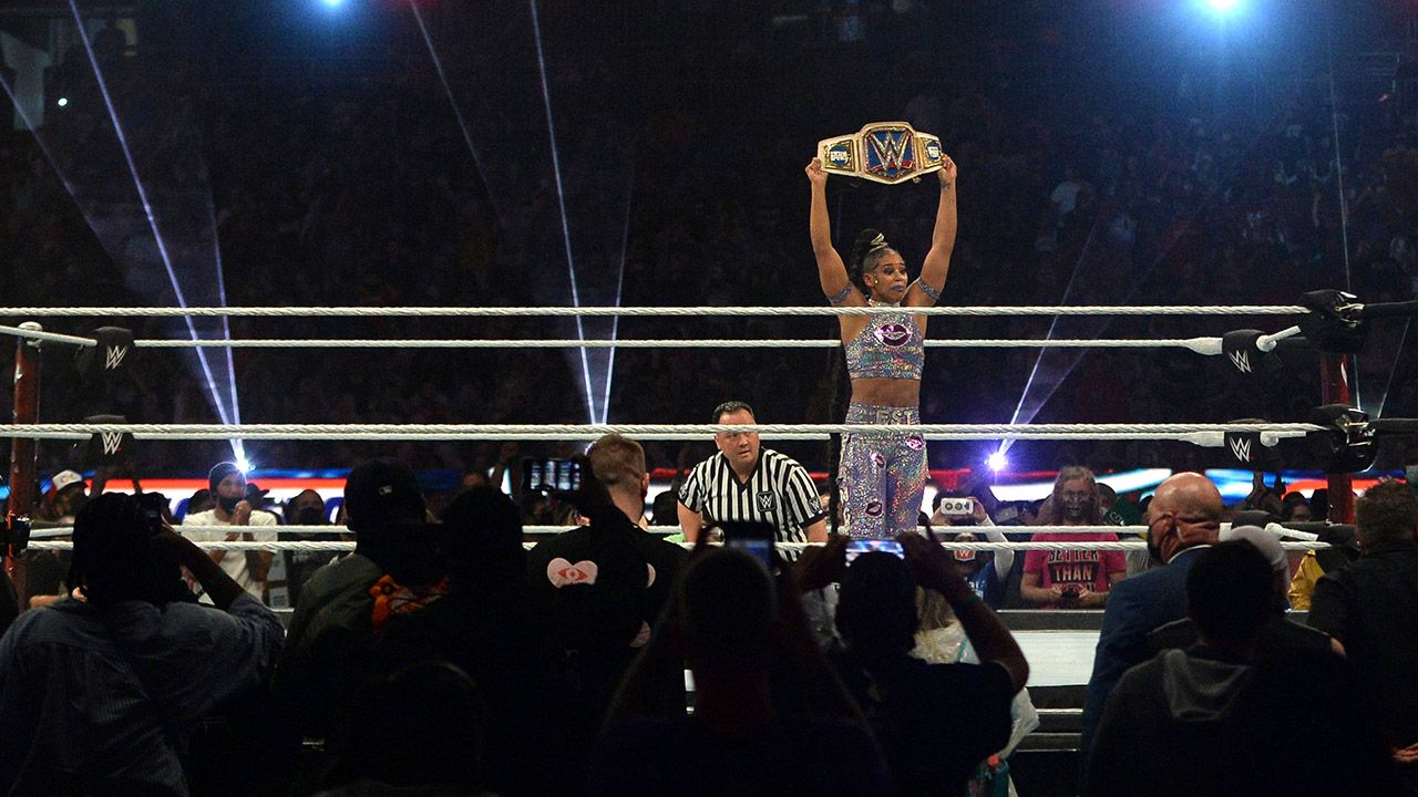 ¡Gran victoria de Bianca Belair sobre Sasha Banks para ganar el campeonato de SmackDown!