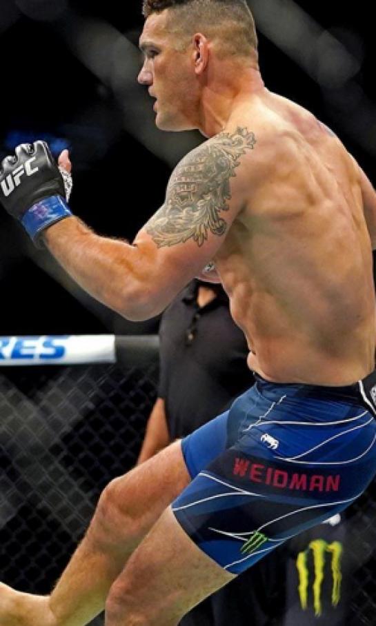 La espeluznante fractura de Chris Weidman en UFC 261