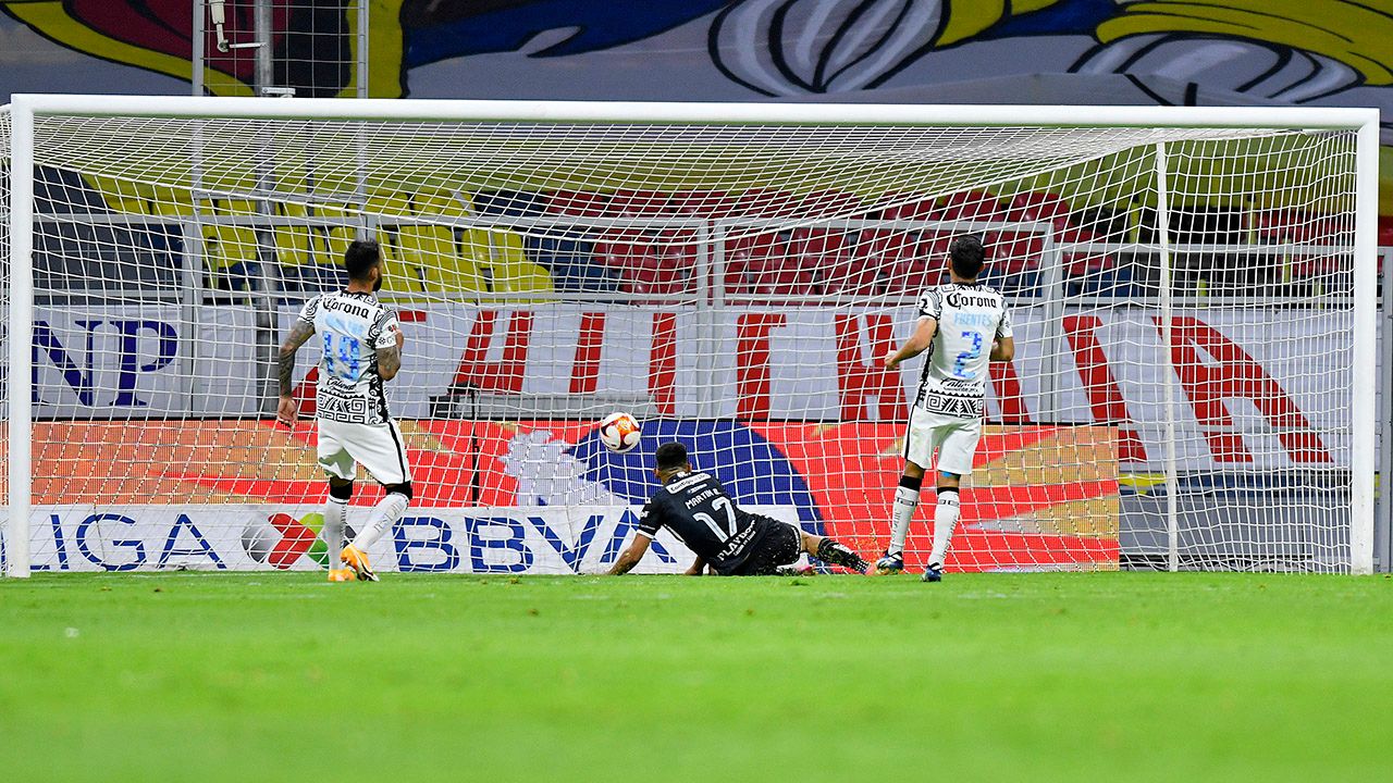 Así se vive el encuentro en el Estadio Azteca, donde Richard Sánchez anotó un golazo de tiro libre al 45' y sirvió para el remate de Giovani al 60