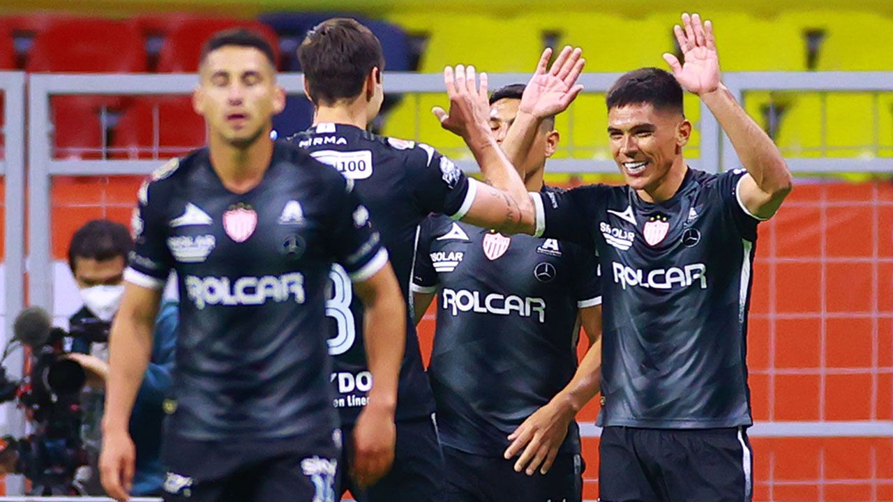 Así se vive el encuentro en el Estadio Azteca, donde Richard Sánchez anotó un golazo de tiro libre al 45' y sirvió para el remate de Giovani al 60