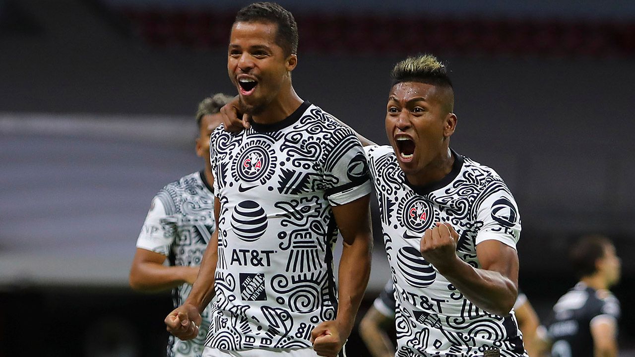 Así se vive el encuentro en el Estadio Azteca, donde Richard Sánchez anotó un golazo de tiro libre al 45' y sirvió para el remate de Giovani al 60