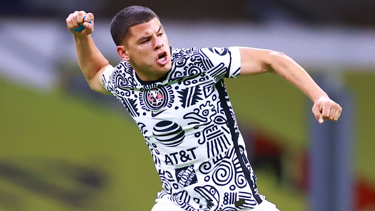 Así se vive el encuentro en el Estadio Azteca, donde Richard Sánchez anotó un golazo de tiro libre al 45' y sirvió para el remate de Giovani al 60