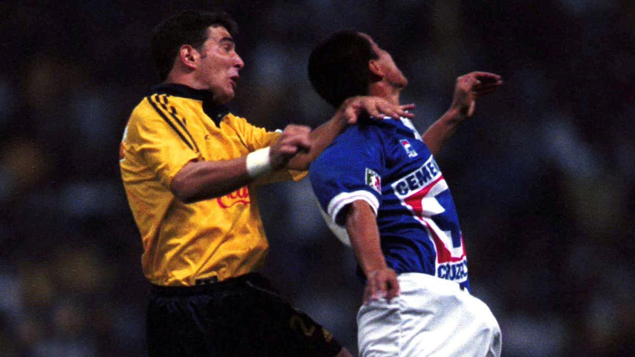 Invierno 1998: América 1-3 Cruz Azul | Primera vez en torneos cortos que el club celeste le metió tres a su archirrival.