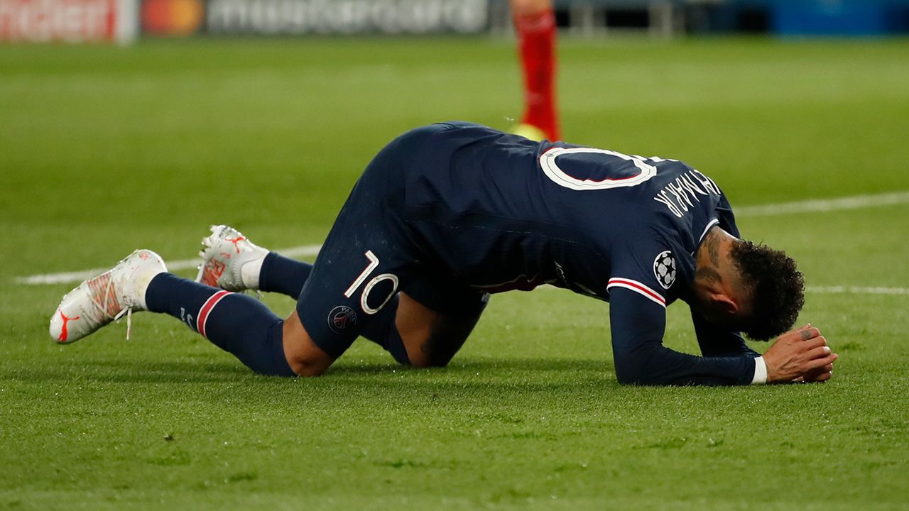 Neymar peleó hasta el cansancio por conseguir su gol contra Bayern Munich