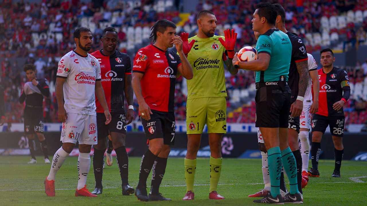 Los Rojinegros vencieron 1-0 a 'Xolos' con un gol de Renato Ibarra a los 11 minutos. Los 'Zorros' ganaron pese al penal fallado y al menos hasta que juegue San Luis, ya no son últimos en la tabla de cocientes.