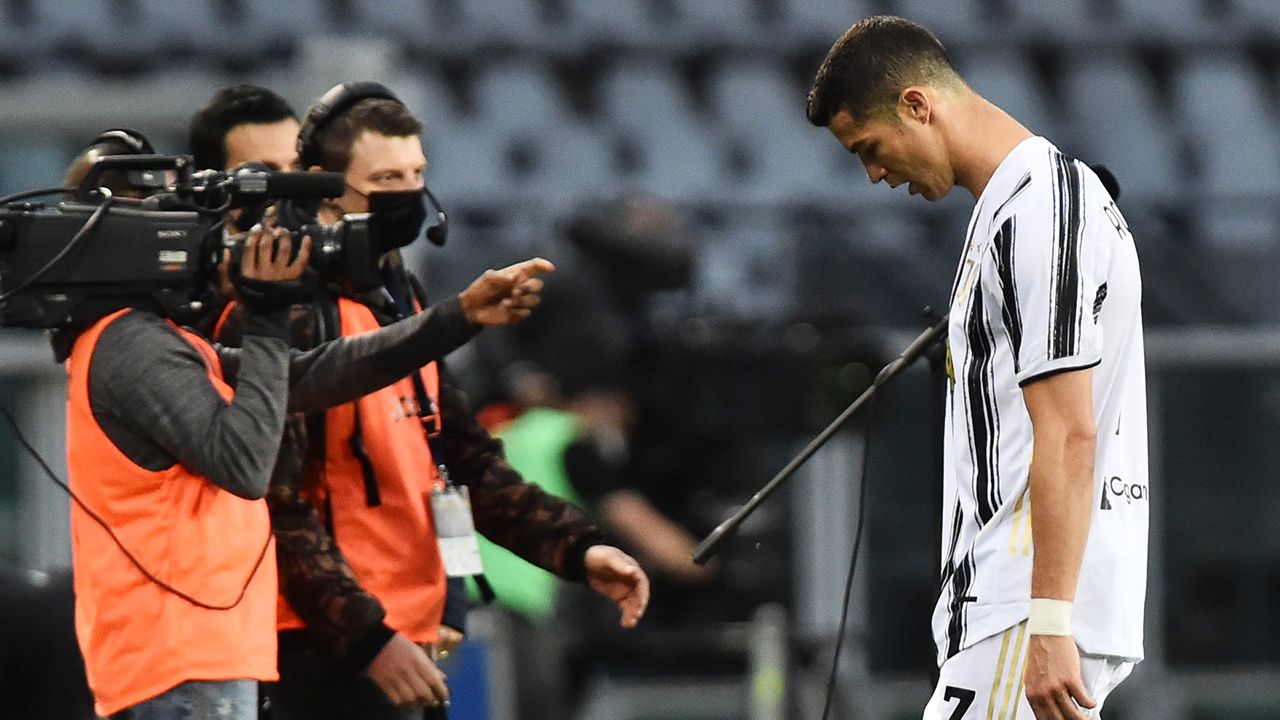 La amargura de Cristiano Ronaldo al no poder evitar otro tropiezo de la Juventus
