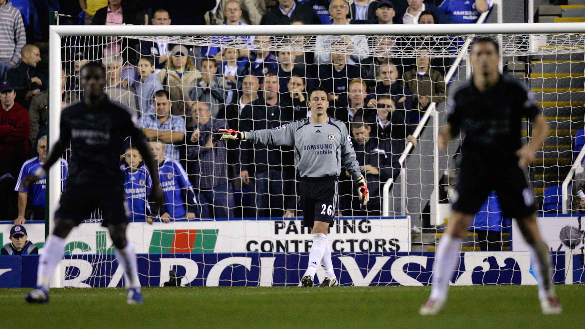 John Terry, Chelsea: Con Petr Cech lesionado en el minuto 9, y Carlo Cudicini, en el tiempo de compensación, Terry se colocó bajo los 3 postes en el partido ante Reading, de la Premier League, en 2006.
