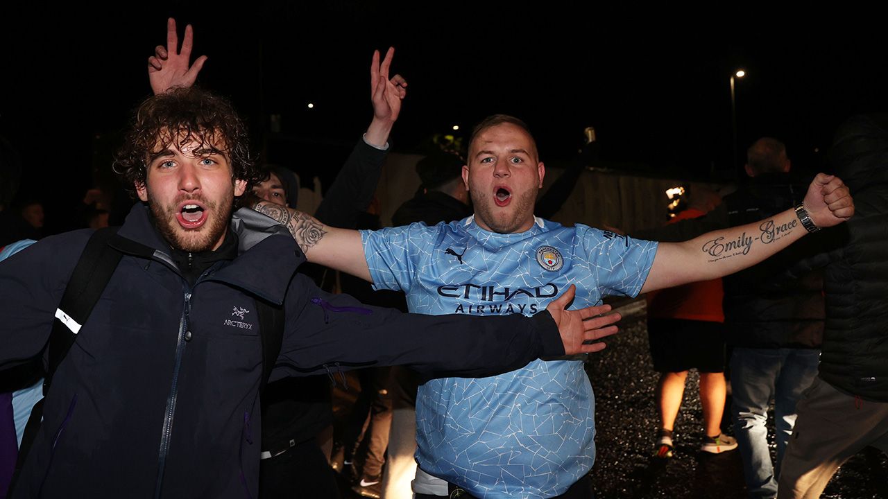Aficionados de Manchester City vivieron y celebran el pase a la final afuera del Ehitad