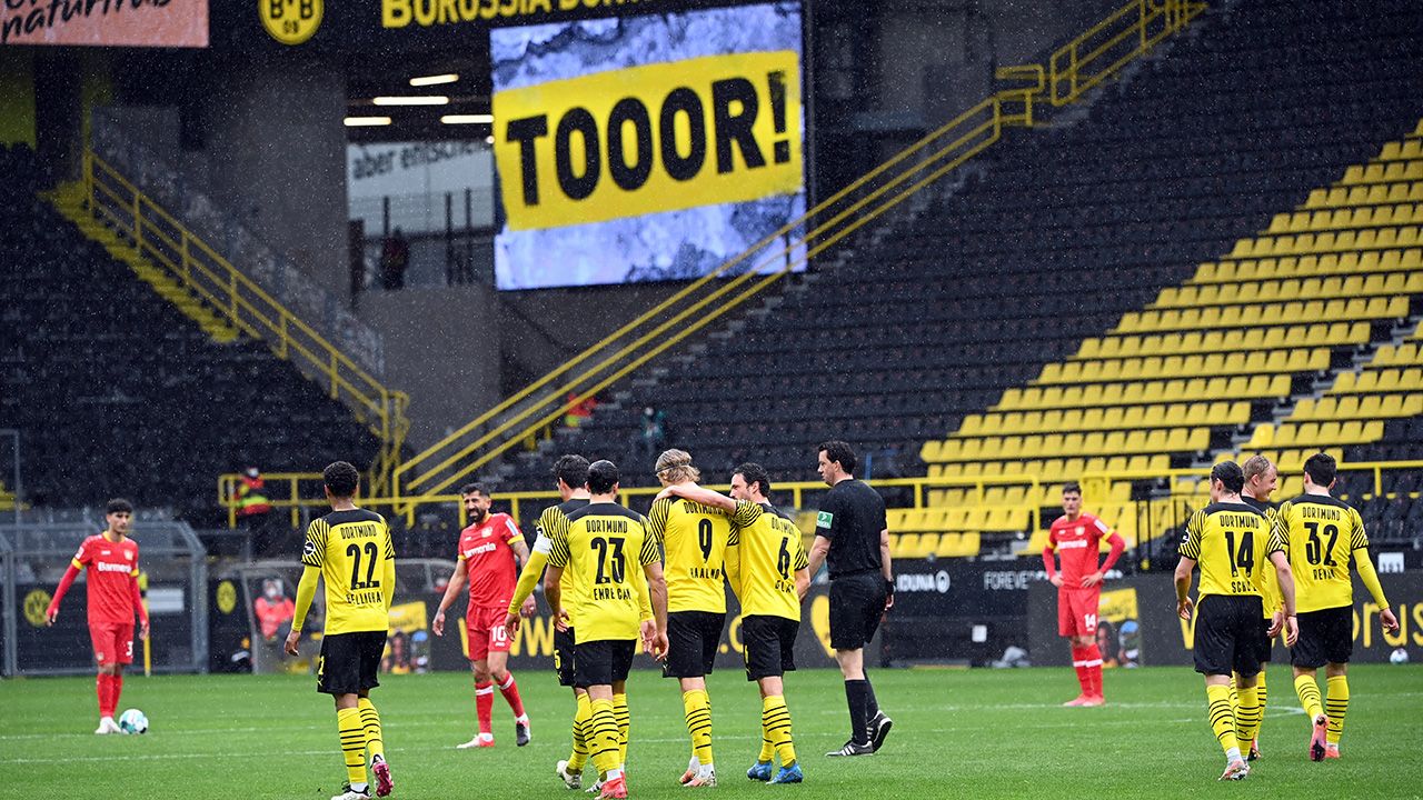 Dortmund termina la temporada en el tercer puesto con un boleto a la Liga de Campeones
