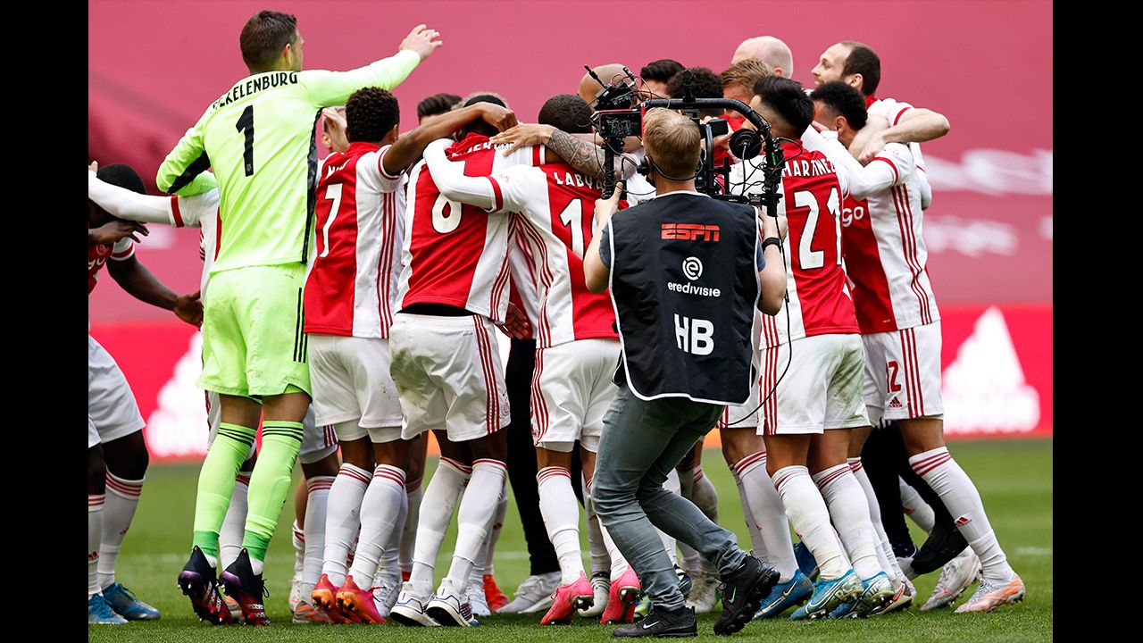Edson Álvarez y el Ajax se quedaron con el título de Eredivisie