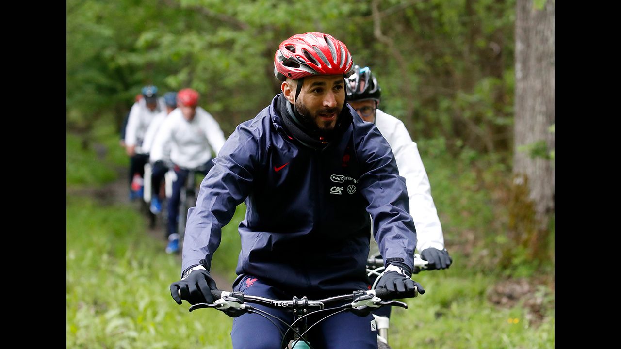 Cinco años y medio después, Karim Benzema volvió a una concentración de la selección