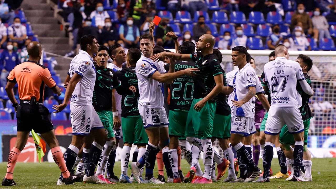 El partido entre Puebla y Santos terminó con bronca