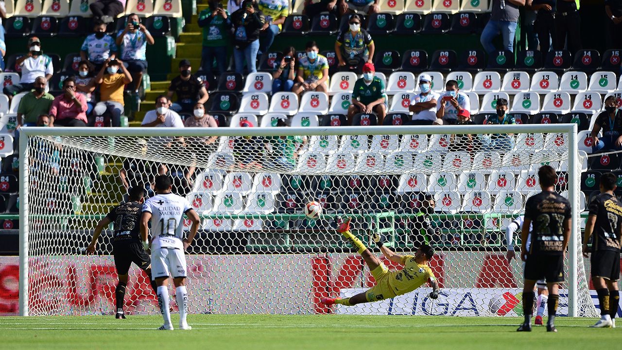 León 2-1 Querétaro: Dos goles de penal de Ángel Mena y ‘La Fiera’ llegará en buen momento a la siguiente ronda. ‘Gallos’ deberá esperar resultados para entrar a reclasificación.