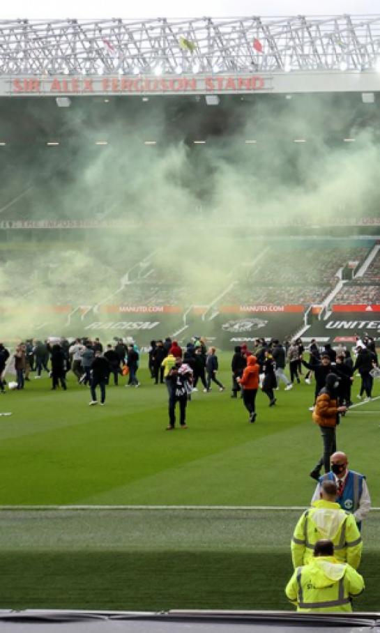 Manchester United negó haber permitido que aficionados entraran en Old Trafford