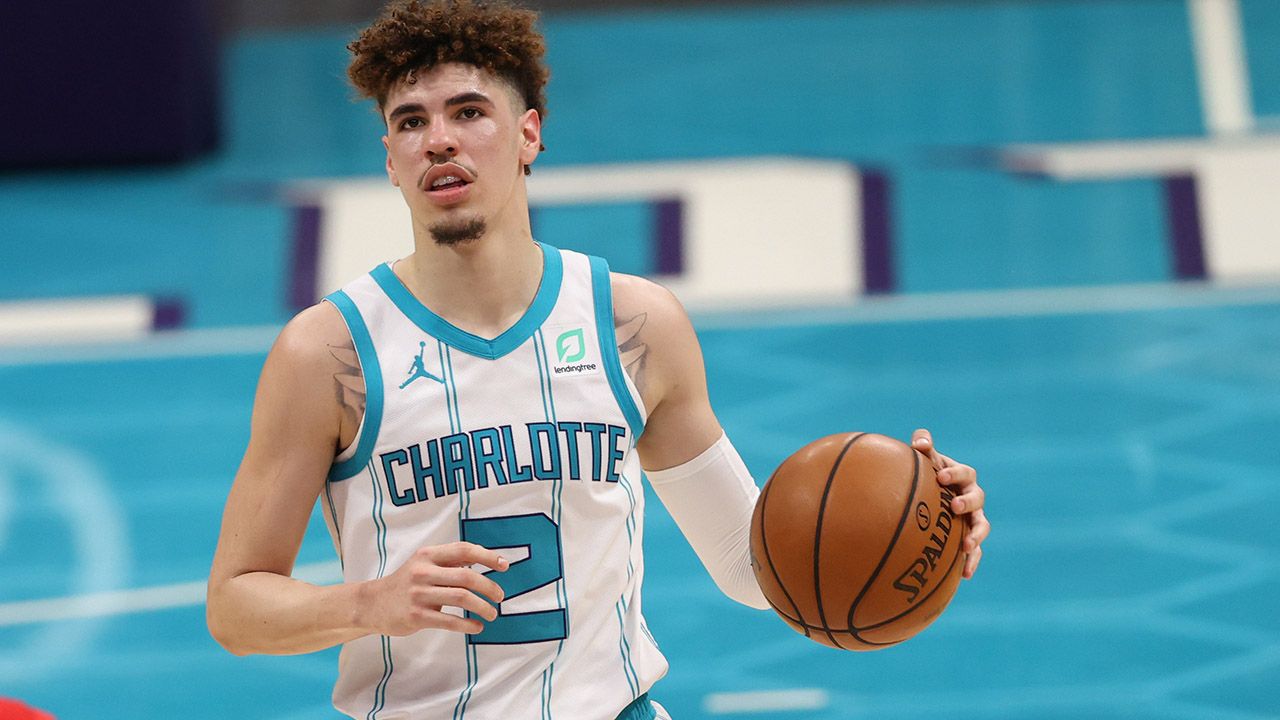 LaMelo Ball y los integrantes del 'All Rookie Team' 2021