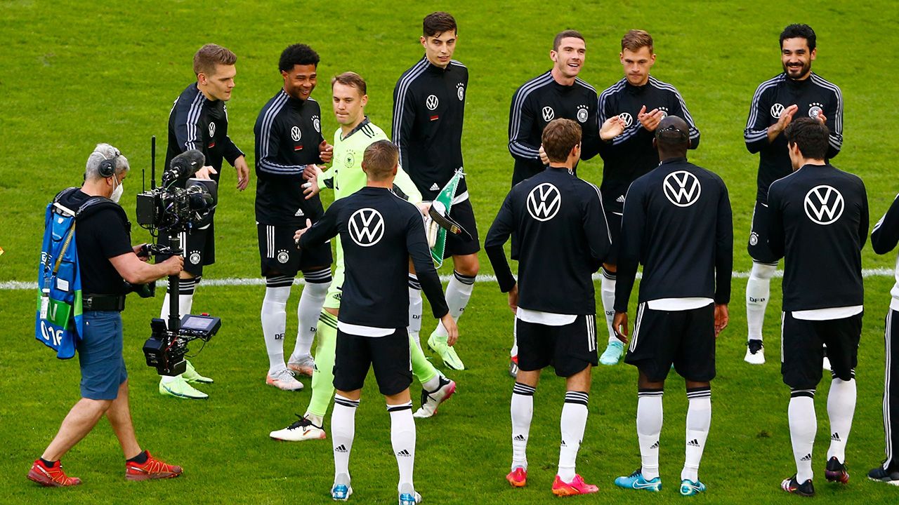 Homenaje para Manuel Neuer quien sigue haciendo historia con la Selección Alemana