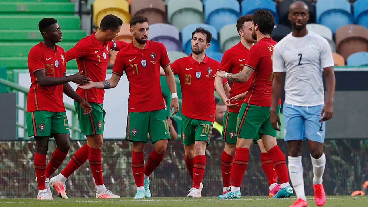 Cristiano Ronaldo y Portugal lucen antes de comenzar la Eurocopa