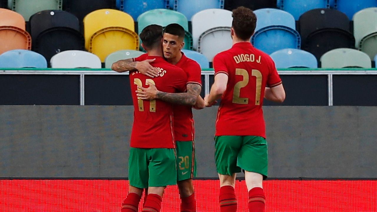 Cristiano Ronaldo y Portugal lucen antes de comenzar la Eurocopa