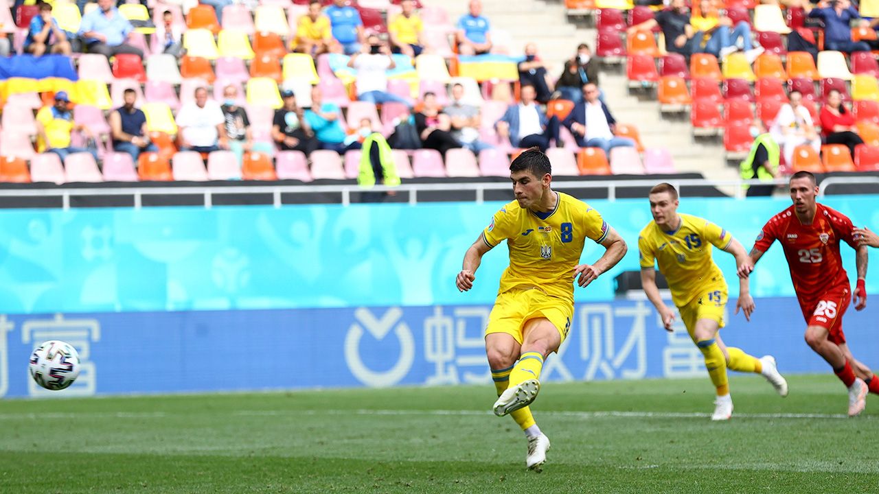 Ucrania consiguió el segundo triunfo de su historia en la Eurocopa tras vencer 2-1 a Macedonia, no ganaba un partido en el torneo desde 2012