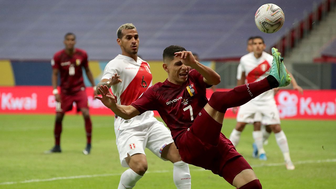Perú acabó con Venezuela y es segundo del Grupo B