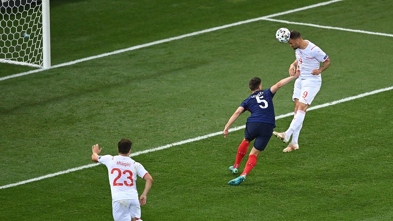 Haris Seferovic y el gol que puso a sufrir temprano a Francia