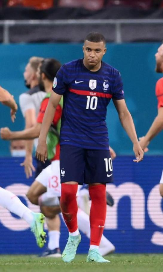 Kylian Mbappé sufre luego de su falla ante Suiza