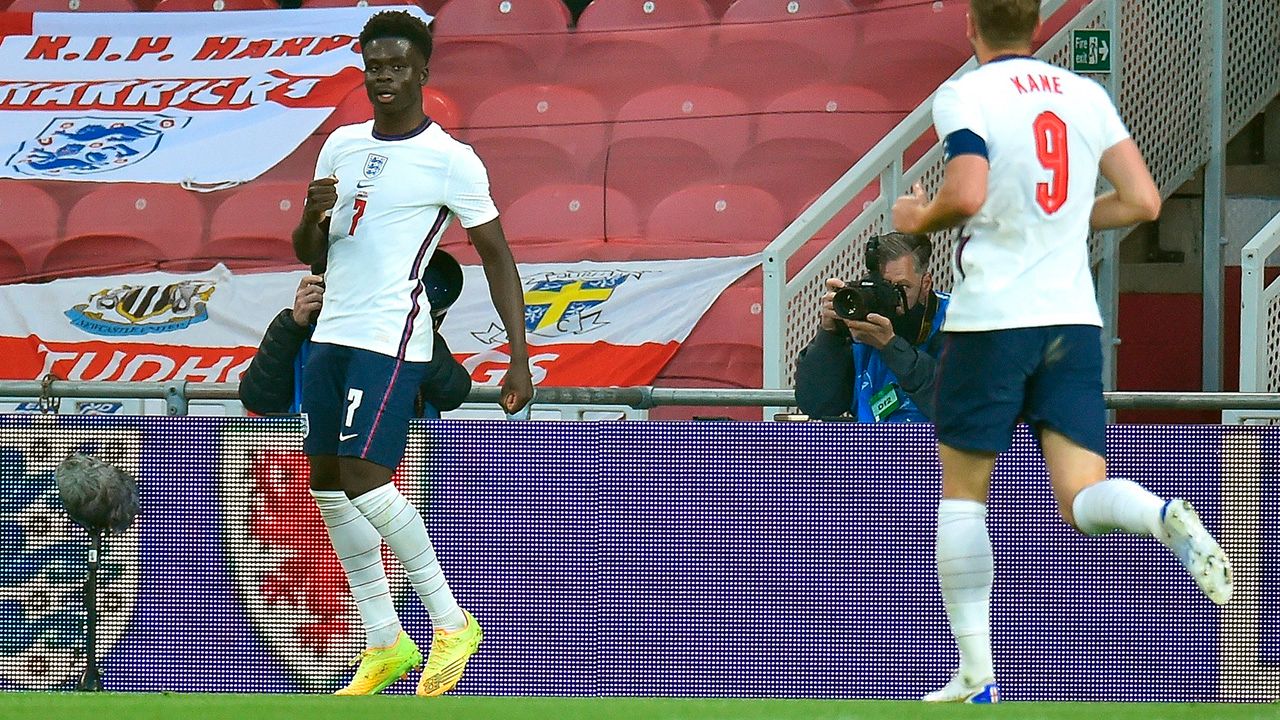 Bukayo Saka se estrena en la victoria de Inglaterra sobre Austria