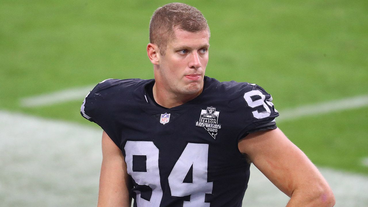 Raiders cortan a primer jugador abiertamente gay de la NFL