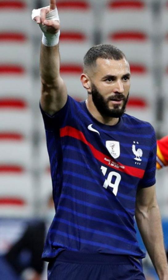 Francia superpoderosa; goleó a Gales en el amargo regreso de Benzema