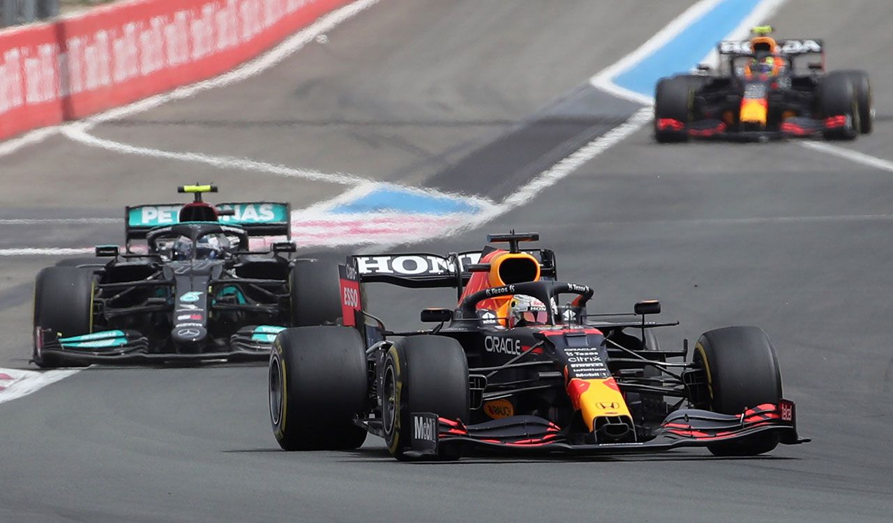 'Checo', vuelve al podio, ahora al lado de Verstappen
