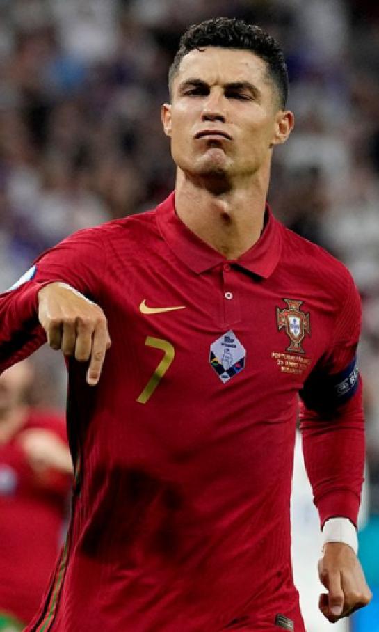 MUNDIAL 2022: In Luis Padrique We Trust - Página 19 Cristiano-ronaldo-senala-quien-es-eurocopa-portugal-rts-545x907