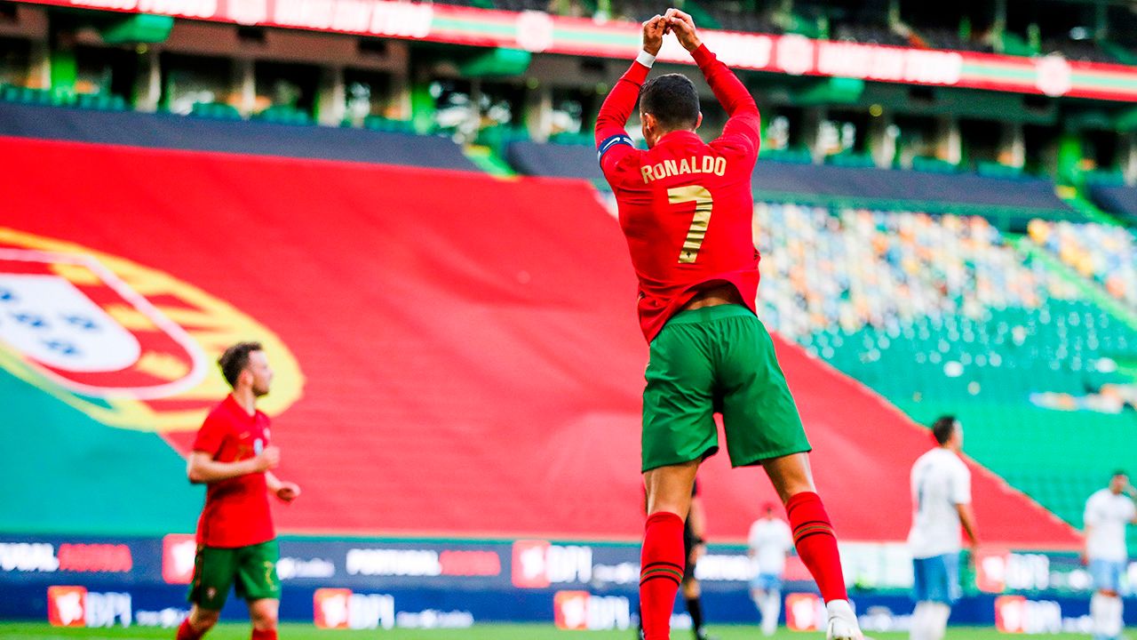 Cristiano Ronaldo y Portugal lucen antes de comenzar la Eurocopa