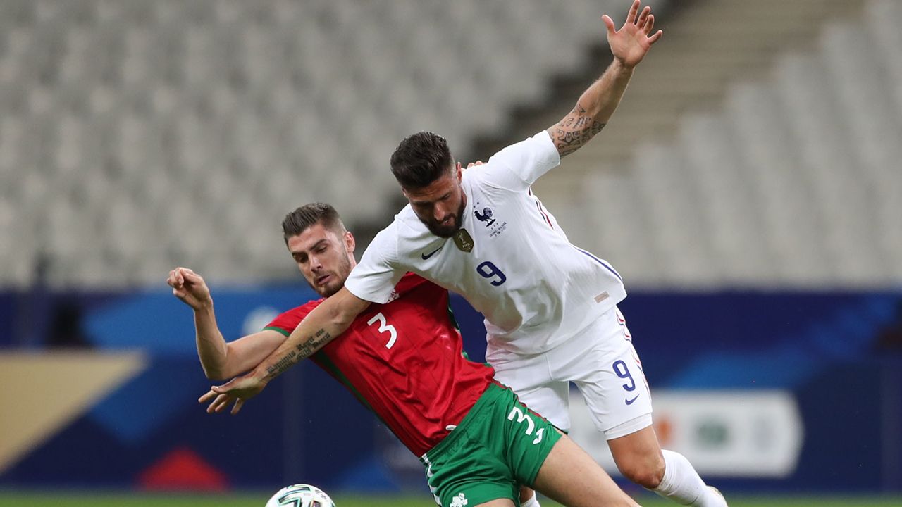 Olivier Giroud llegó a los 46 goles en 108 partidos con la Selección Francesa, con el doblete marcado en el amistoso ante Bulgaria (3-0)