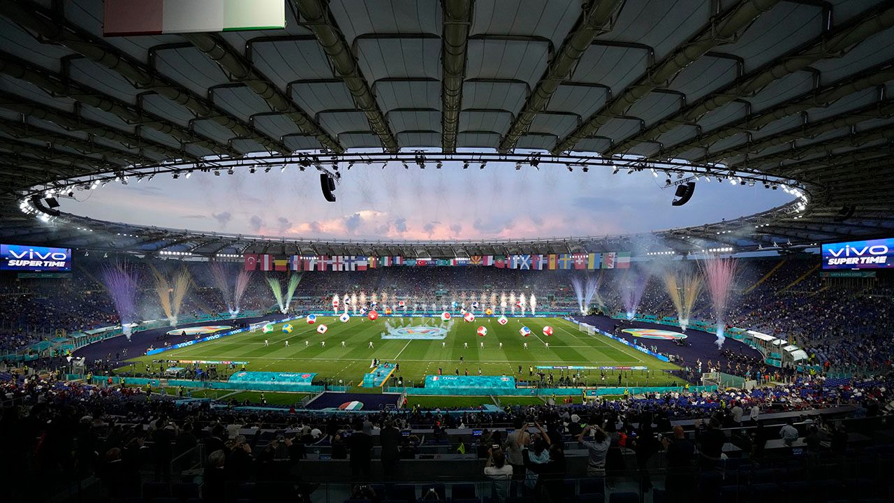 ¡Ya se juega la Eurocopa! Después de cinco años llegó el día y Roma estalló en puro color