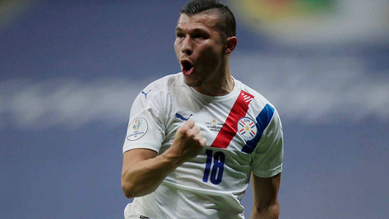 Paraguay destruye el invicto de Chile y clasifica a cuartos de la Copa América